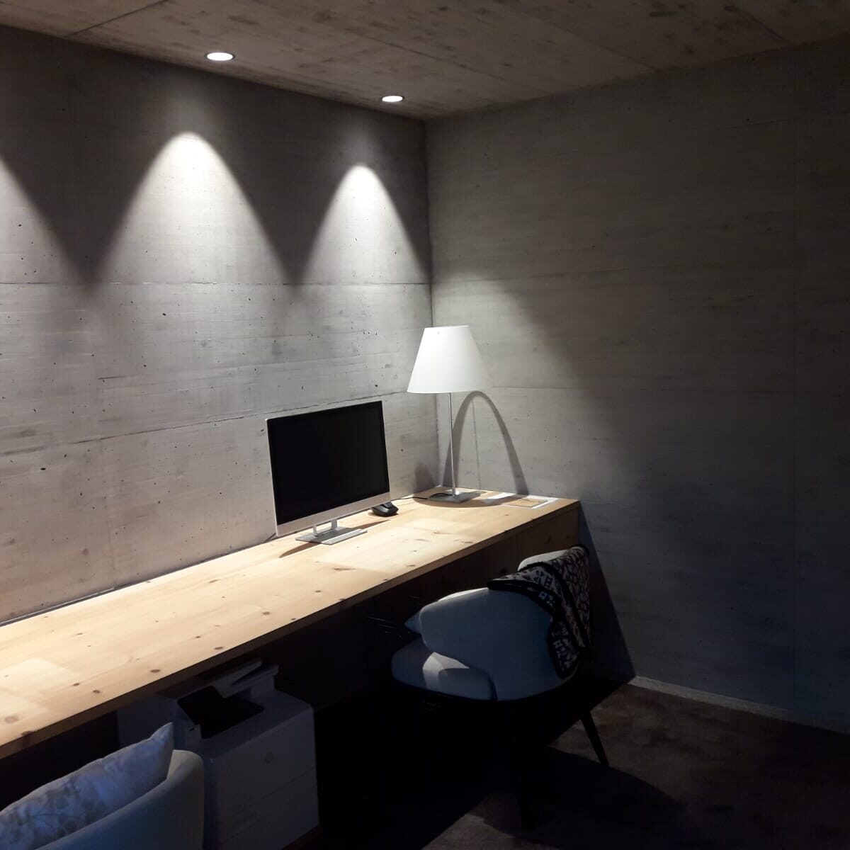 Betonwand Büro Nachher